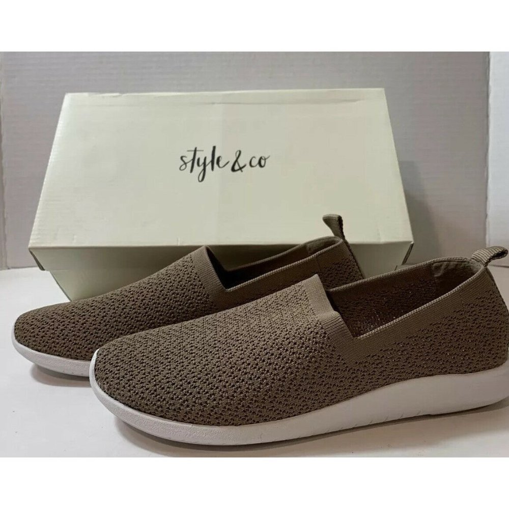 Style & Co Woman’s Taupe color compfort shoes size 9 New In Box